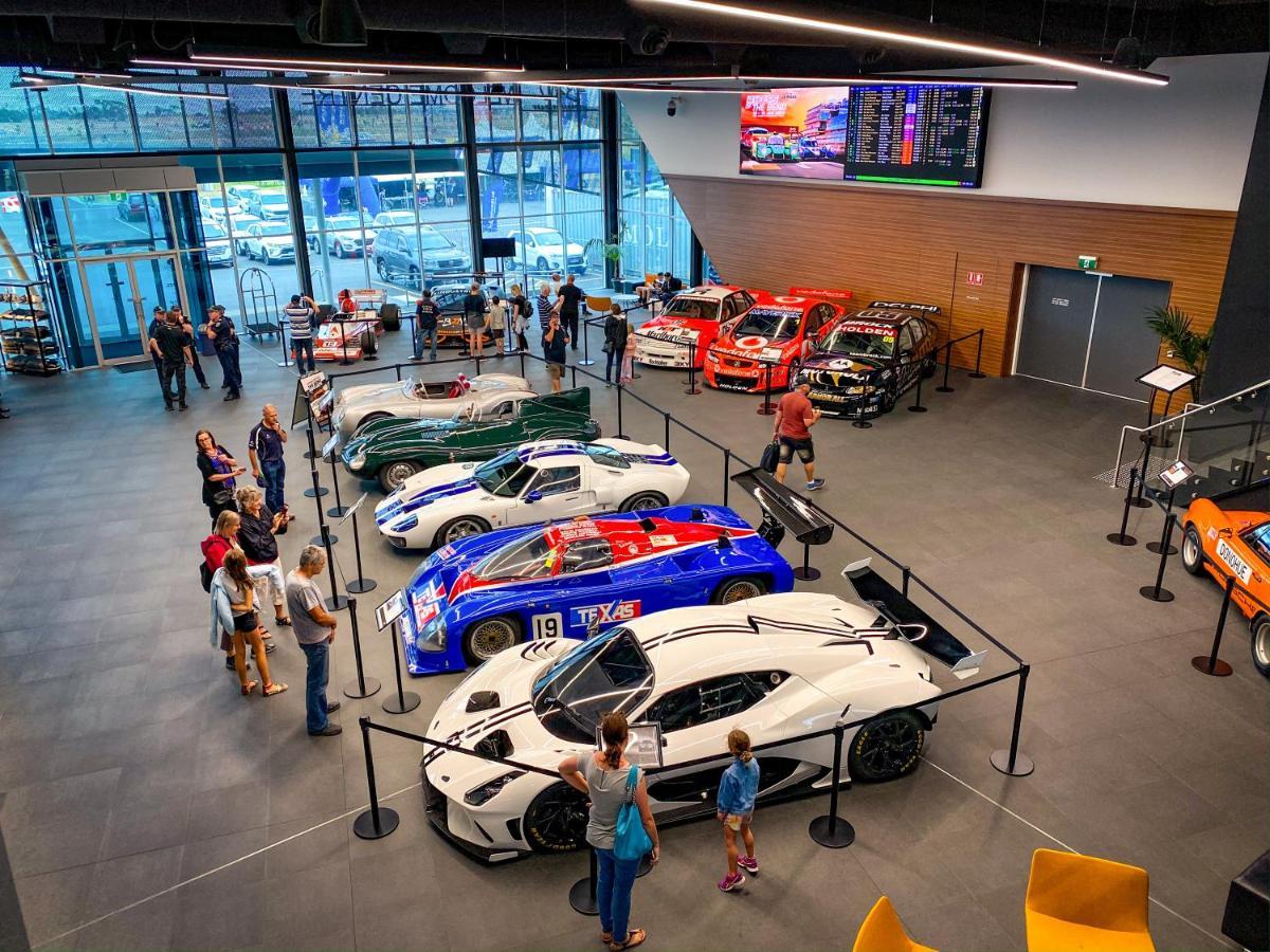 Rydges Pit Lane Hotel