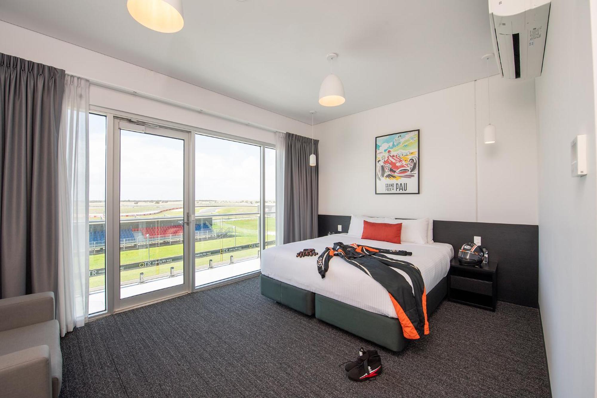 Hotel Rydges Pit Lane