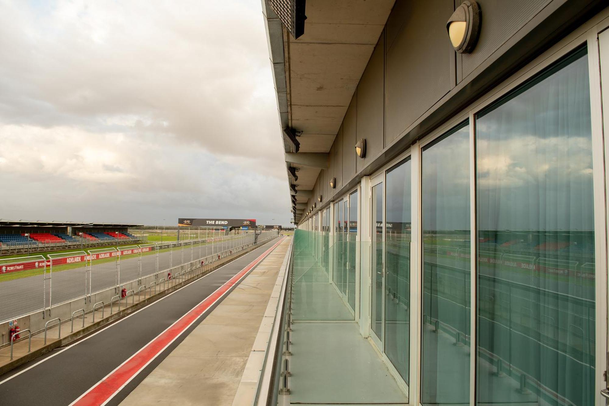 Rydges Pit Lane Hotel 4*