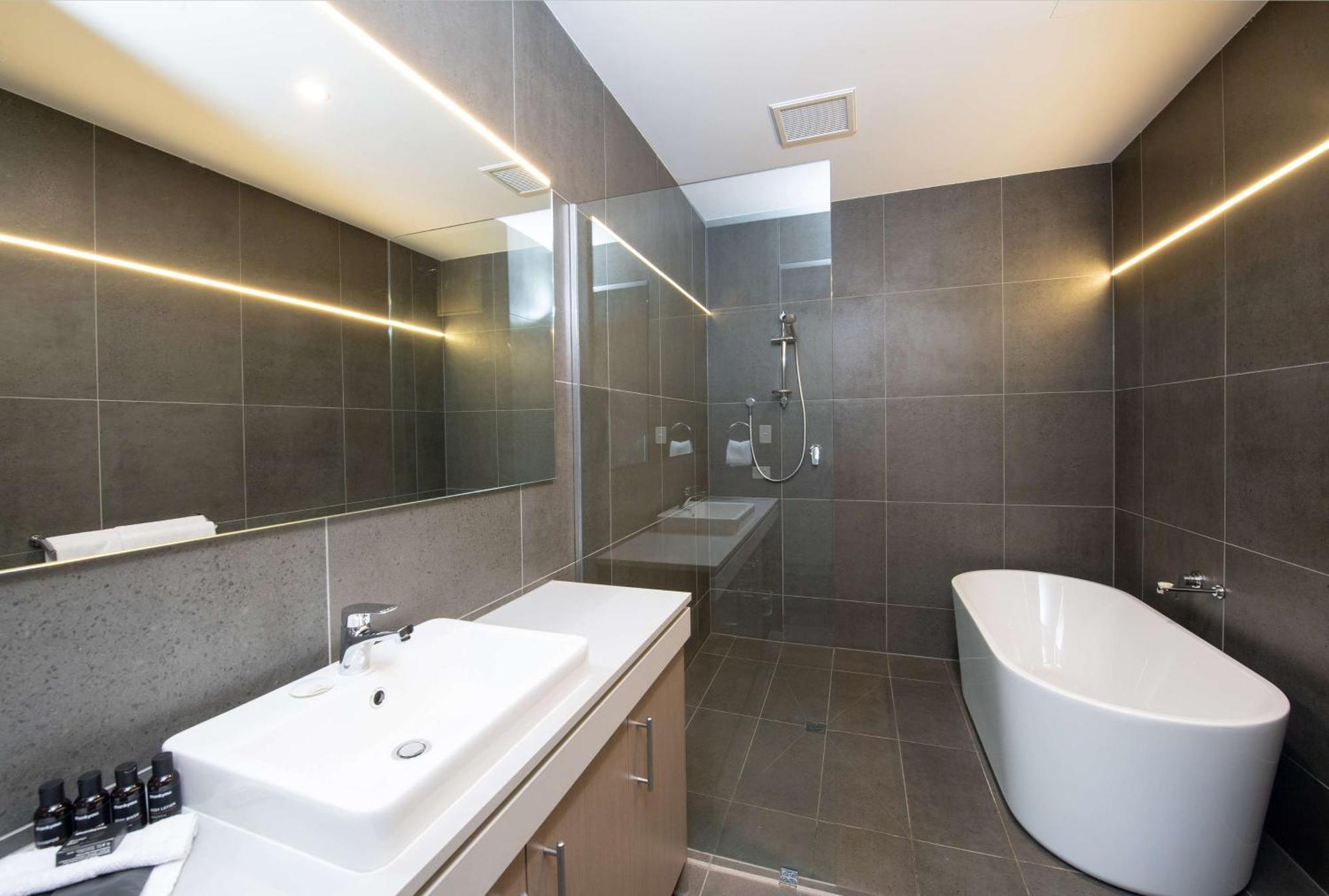 Rydges Pit Lane Hotel 4*