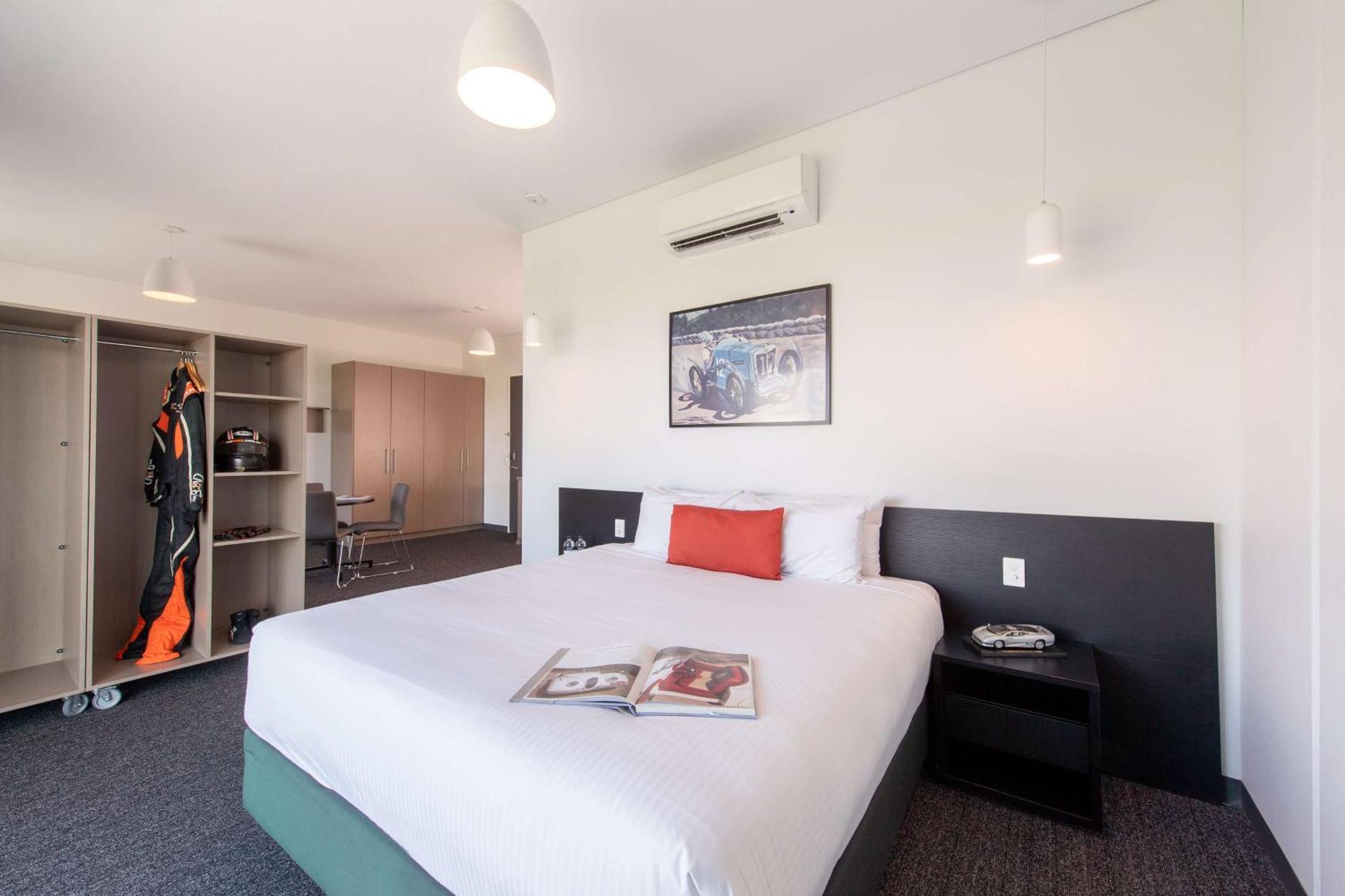 Hotel Rydges Pit Lane