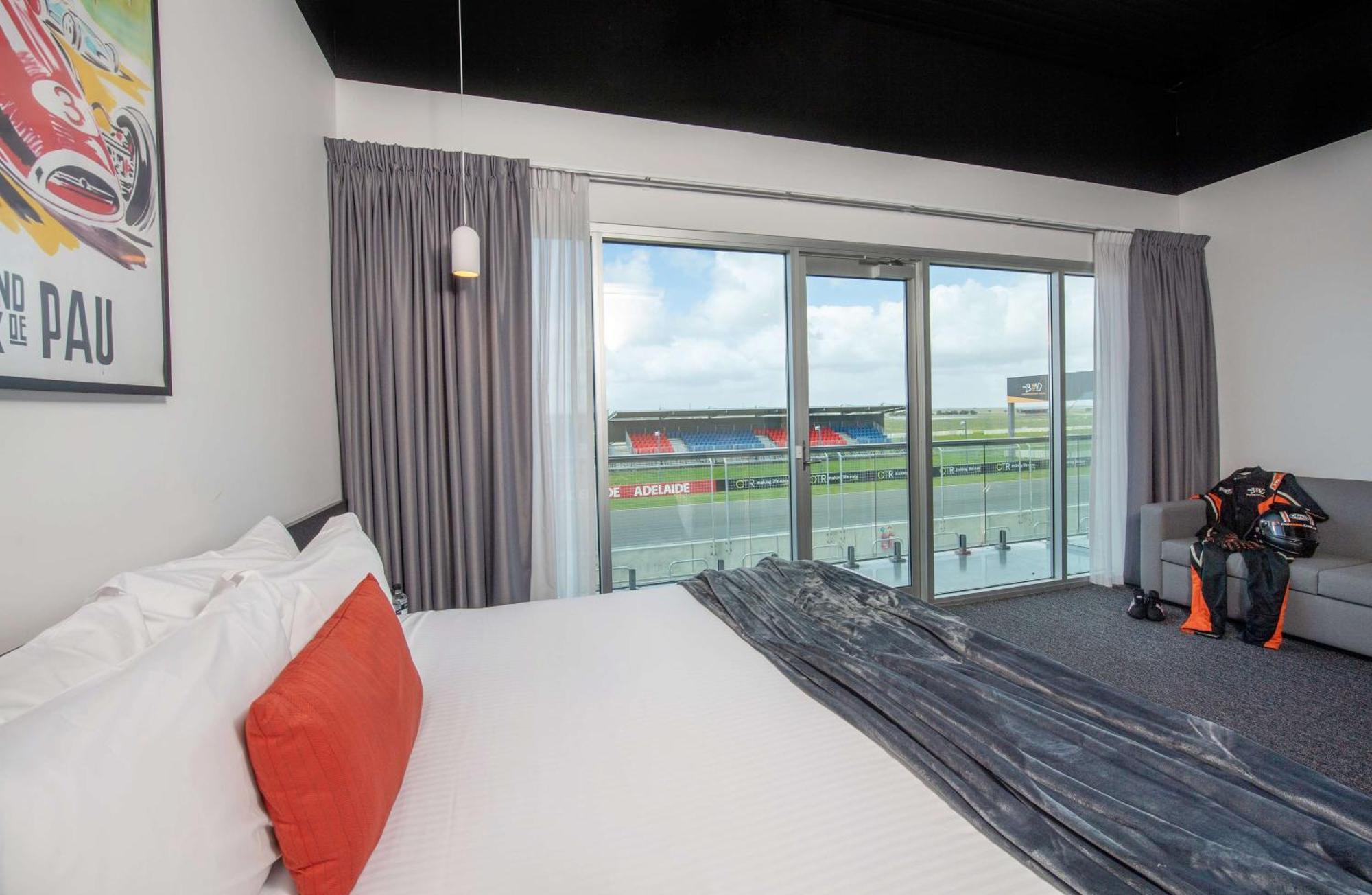 Hotel Rydges Pit Lane