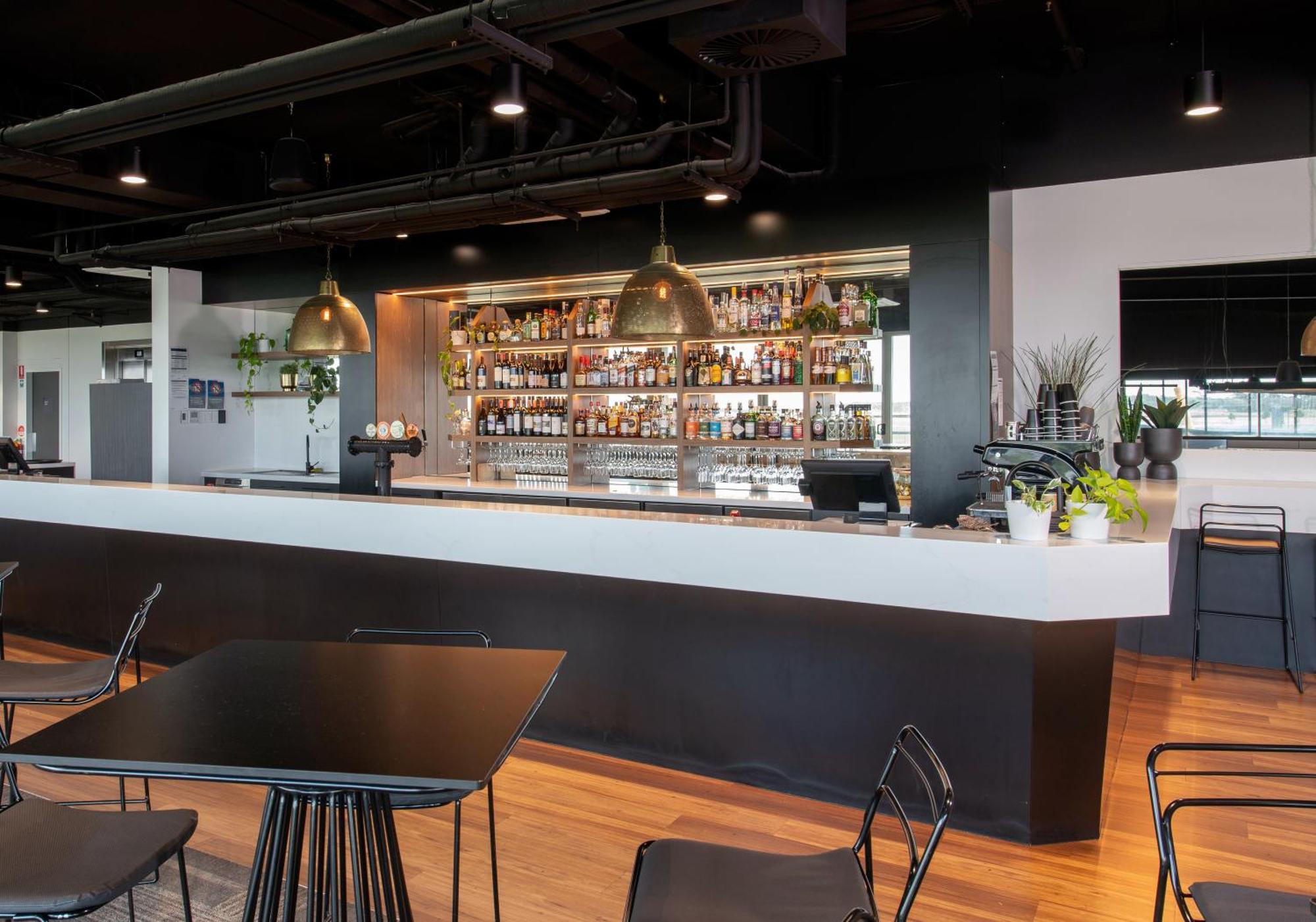 Hotel Rydges Pit Lane