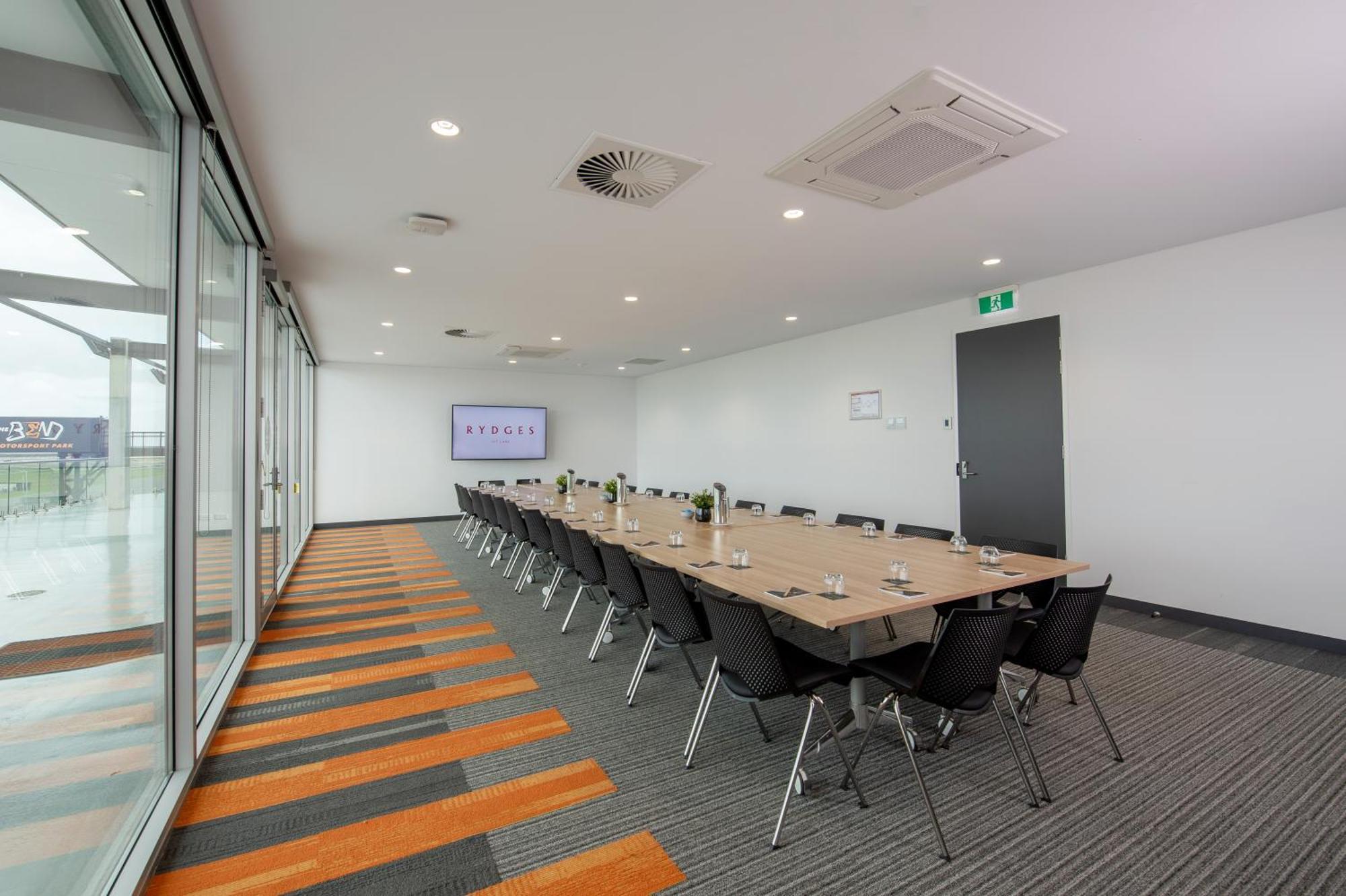 Hotel Rydges Pit Lane 4*